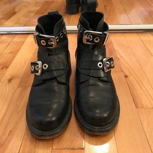 INTERVALLE Black leather ankle boots